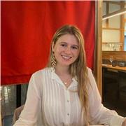 Graduada en Derecho, con máster de especialización en Derecho Mercantil y experiencia tanto en esta rama como en Derecho Laboral.